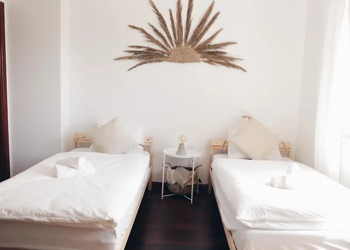 Retreat Center - Which-house פרל