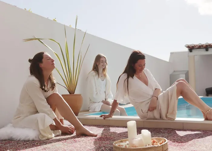 Retreat Center - Which-house בית אירוח פרל