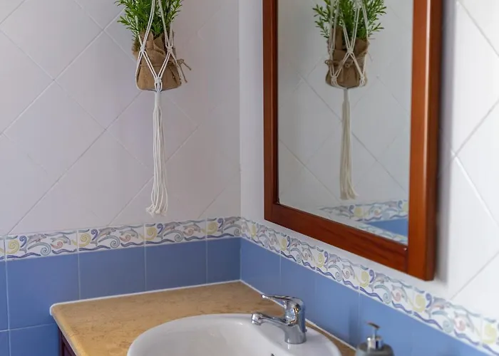 Retreat Center - Which-house פרל