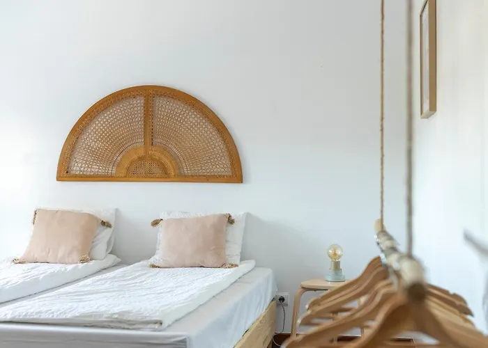 Retreat Center - Which-house בית אירוח *